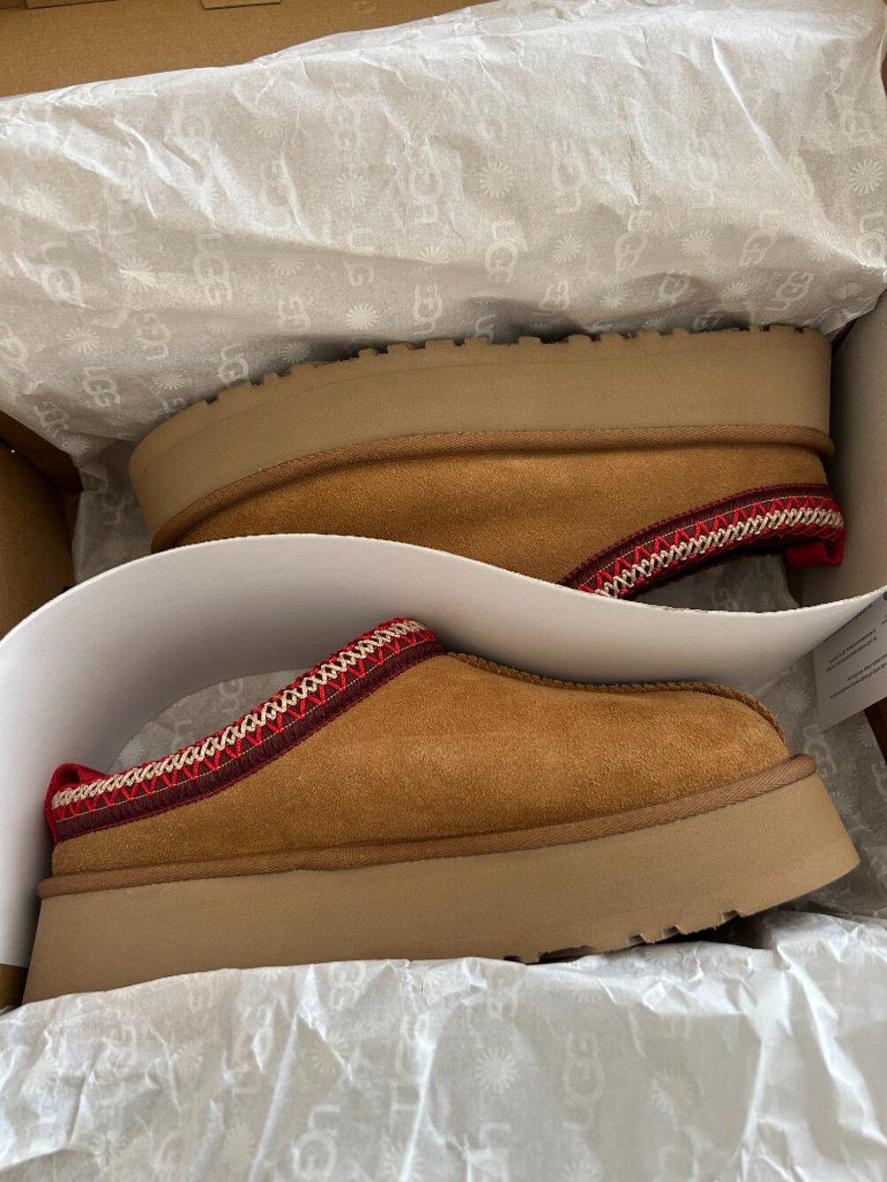 UGG size 8 Chestnut - Picture 3 of 5